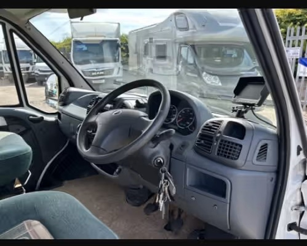 2003 Lunar Roadstar 2.7 – Spacious 6 Berth Family Motorhome