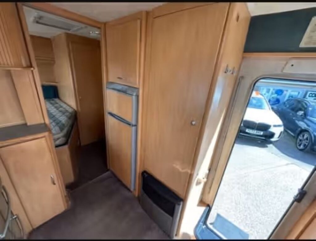 2003 Lunar Roadstar 2.7 – Spacious 6 Berth Family Motorhome