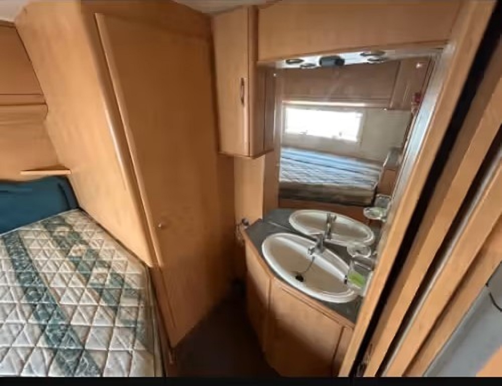 2003 Lunar Roadstar 2.7 – Spacious 6 Berth Family Motorhome