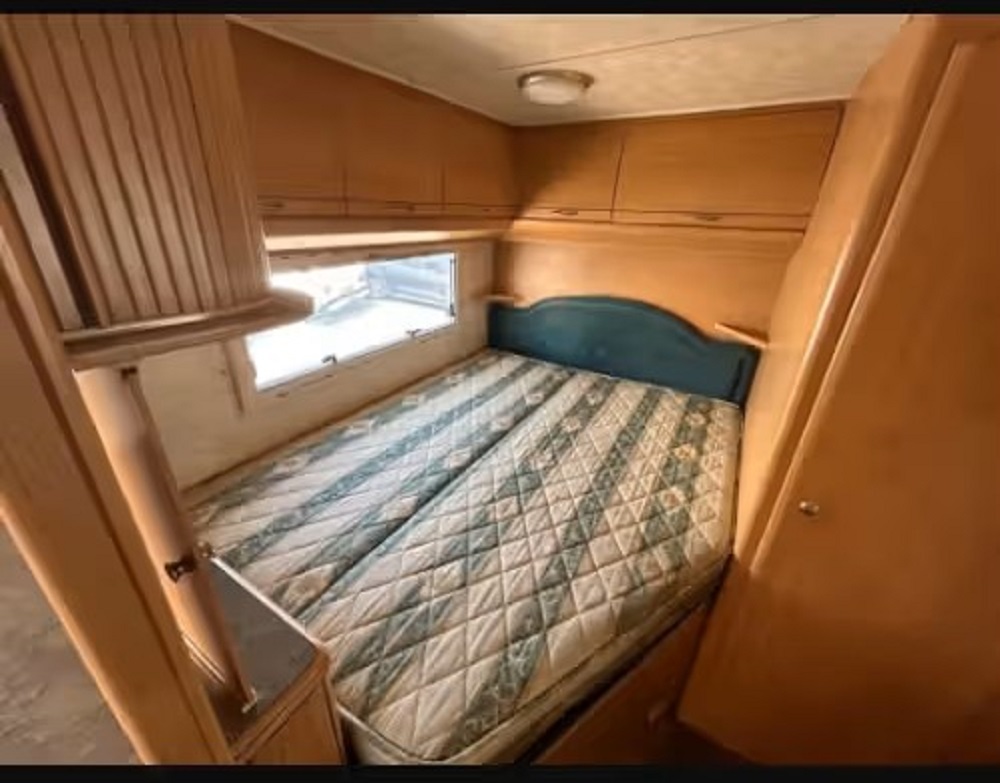 2003 Lunar Roadstar 2.7 – Spacious 6 Berth Family Motorhome