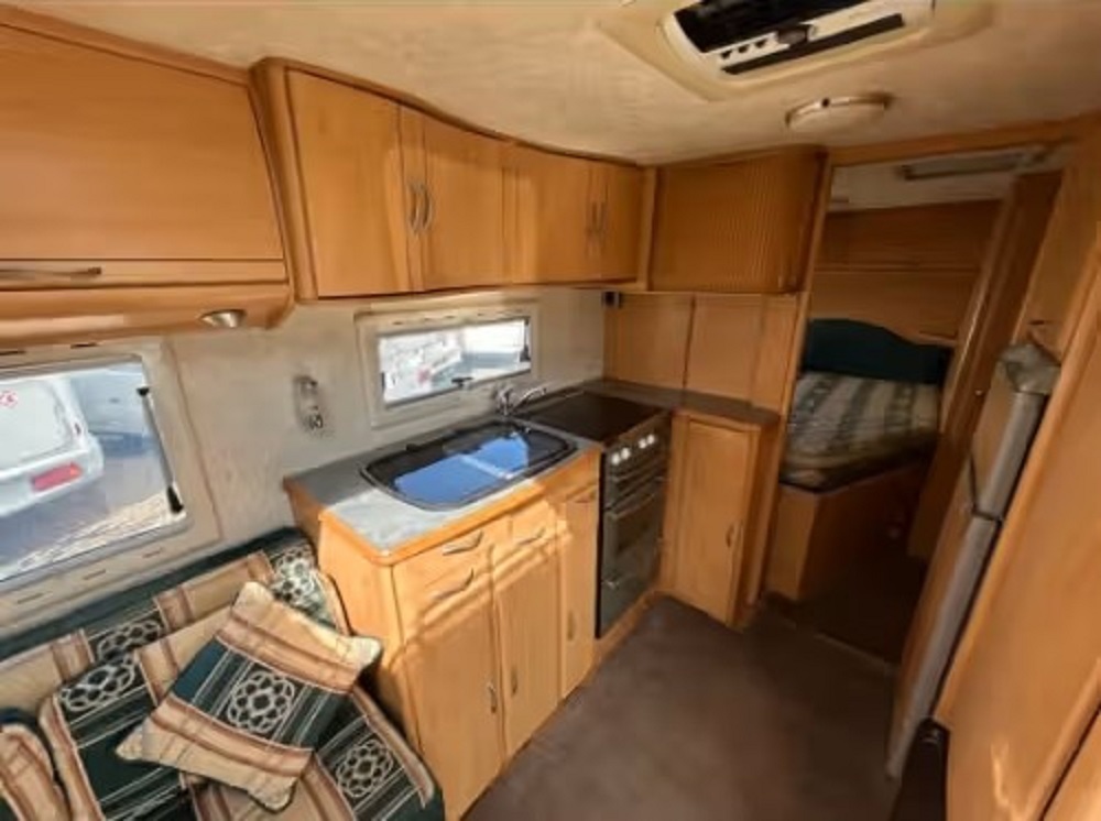 2003 Lunar Roadstar 2.7 – Spacious 6 Berth Family Motorhome
